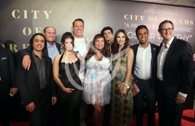 Vivek Ramaswamy y Tony Robbins con City of Dreams