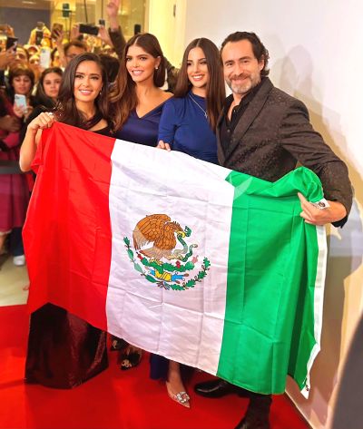 Ana Bárbara con Salma, Angelina y más Viva México