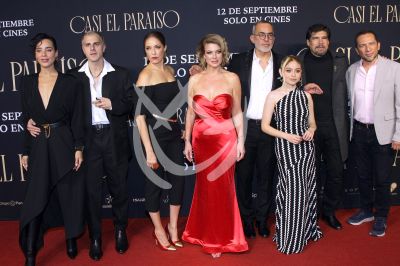 Casi el Paraíso elenco