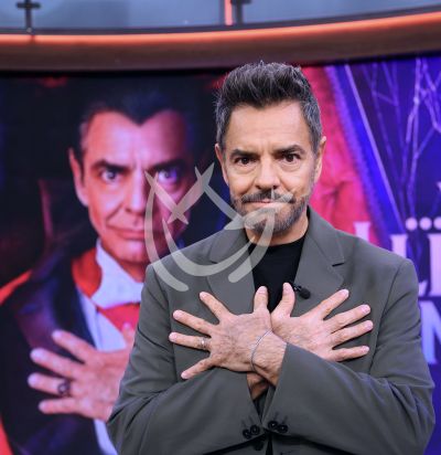 Eugenio Derbez es un vampiro en Despierta