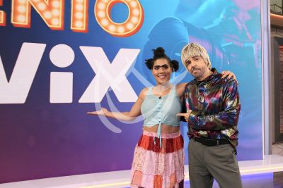 Eugenio DerVix con Mela y fan