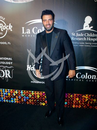 Jencarlos Canela y novia con St Jude