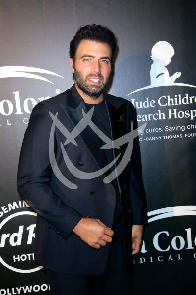 Jencarlos Canela y novia con St Jude