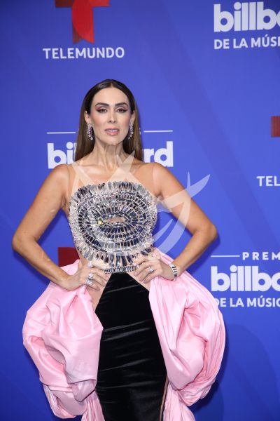 Jacky Bracamontes en Billboard