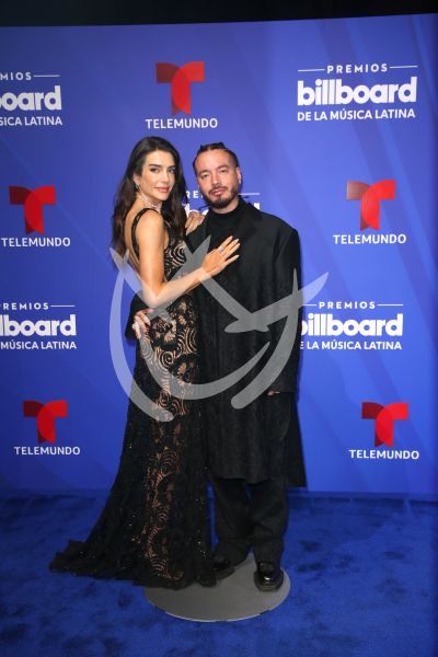 J Balvin y Valentina Ferrer en Billboard