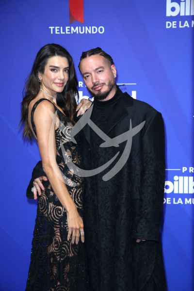 J Balvin y Valentina Ferrer en Billboard