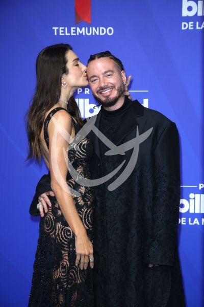 J Balvin y Valentina Ferrer en Billboard