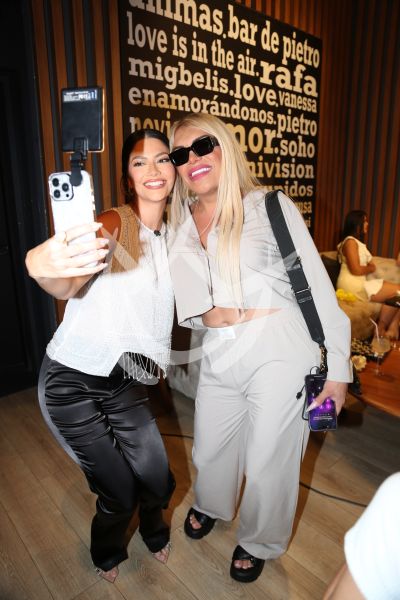 Ana Patricia y Wendy Guevara ¡selfie!