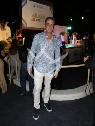 Carlos Ponce con Vives