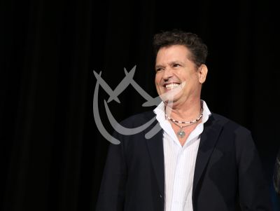 Carlos Vives vuelve al High School