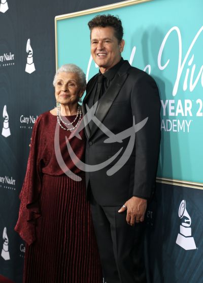 Carlos Vives y mamá en LG