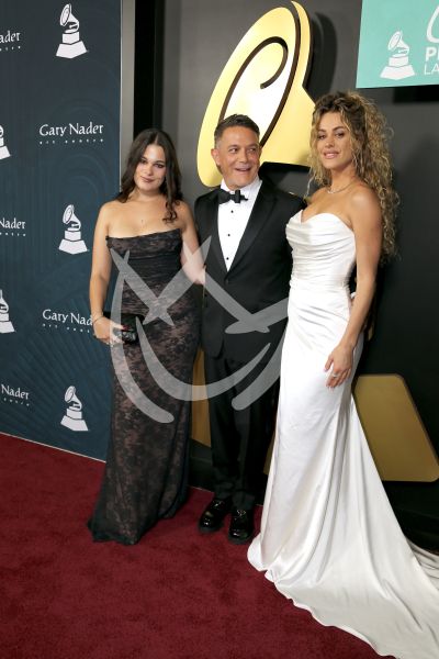 Alejandro Sanz con hija y novia en LG