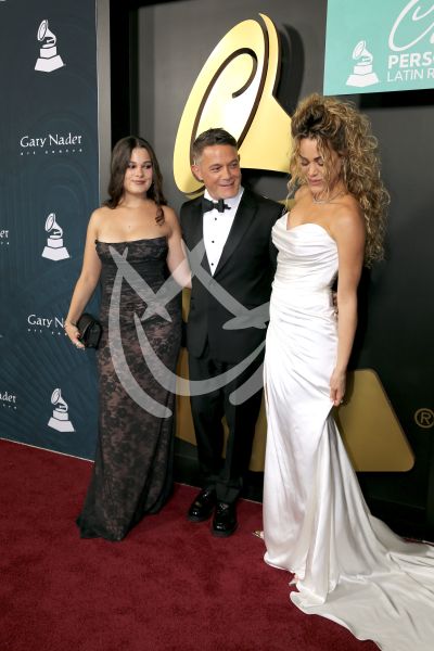 Alejandro Sanz con hija y novia en LG