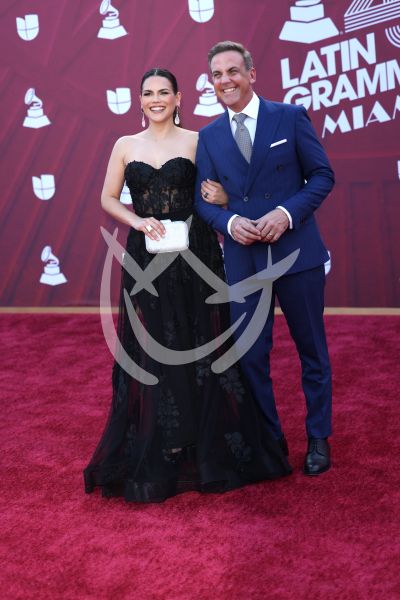 Carlos Ponce y Karina Banda en Latin Grammy