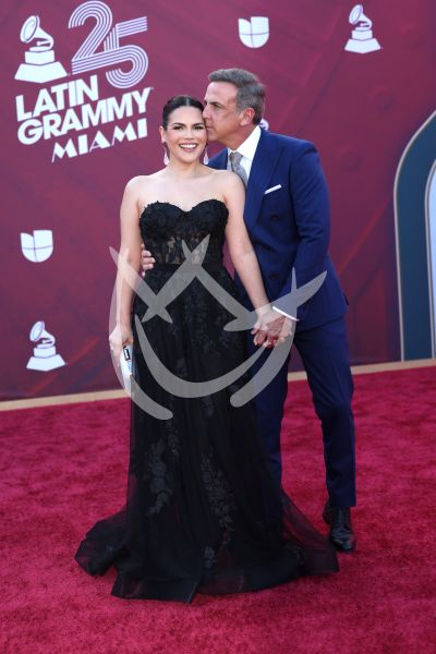 Carlos Ponce con Karina Banda y más en Latin Grammy