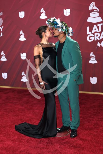 Xamay y Sophie Charlote en Latin Grammy