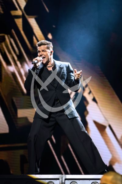 Ricky Martin canta por el SIDA