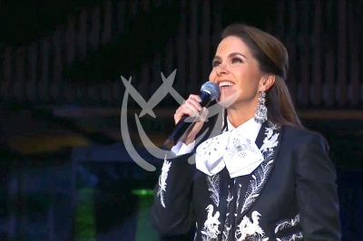 Lucero canta a la Virgen Guadalupana