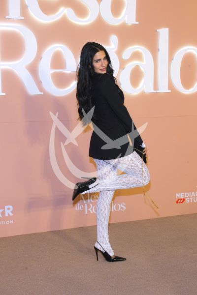 Bárbara de Regil con Regalos