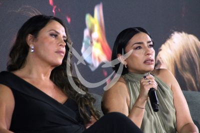 Karla Sofía, Adriana con Emilia