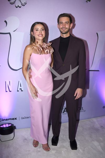 Paulina Goto y esposo