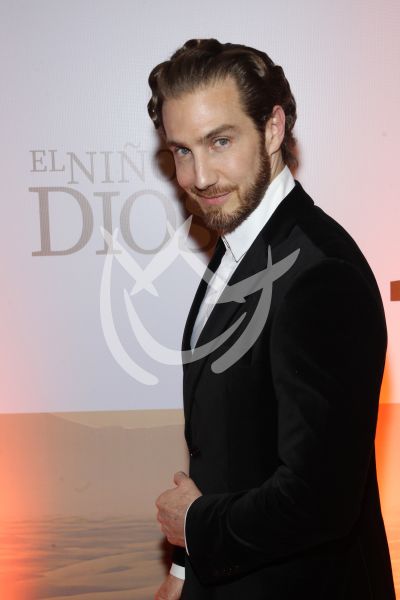 Eugenio Siller con El Niño Dios