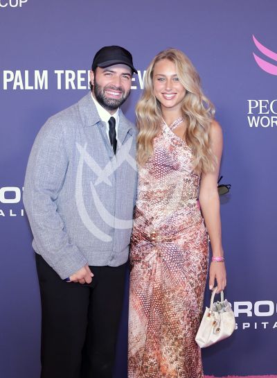 Jencarlos Canela y Olivia Elliot con el Pegasus