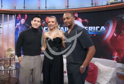 Anthony Mackie y Daniel Ramirez con Fanny Lu