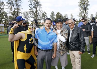 Danny Trejo juega golf vs el fuego