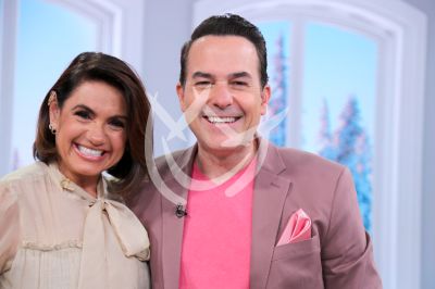 Penélope Menchaca y Carlos Calderón en Hoy Día