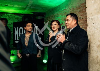 Christian Nodal y mamá de estreno 