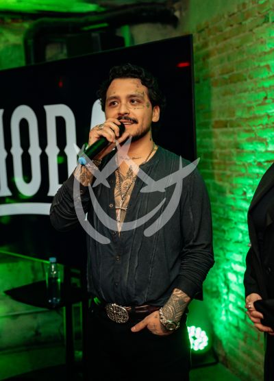 Christian Nodal de estreno