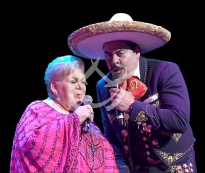 Paquita la del Barrio y Ezequiel Peña