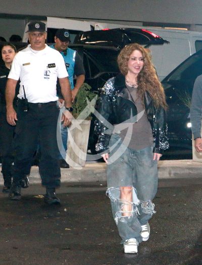 Shakira bien y de buenas para fans en Bs As