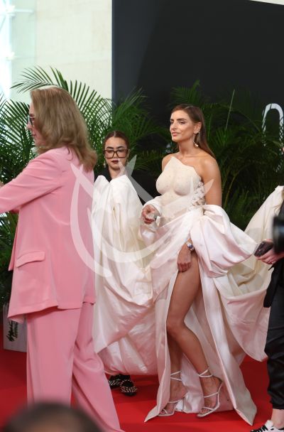 Aislinn Derbez en Premios Platino