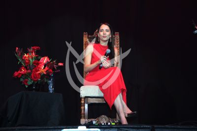 Majo Aguilar canta con Mariachi