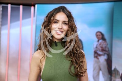 Eiza González visita DA