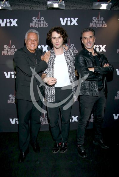 Alexis, Darío y Mayer para Mujeres