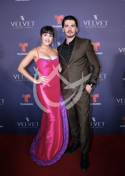 Samantha Siqueiros y Yon González en Velvet el Nuevo Imperio