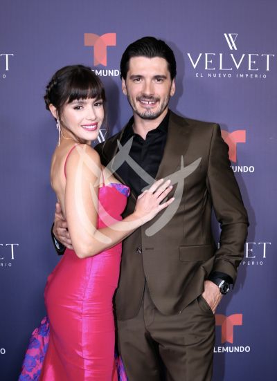 Samantha Siqueiros y Yon González en Velvet el Nuevo Imperio