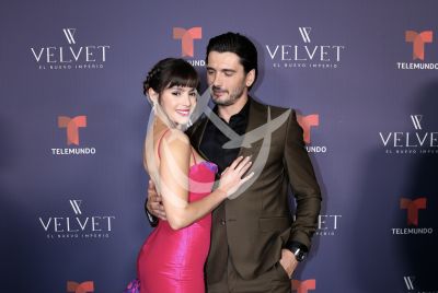 Samantha Siqueiros y Yon González en Velvet el Nuevo Imperio