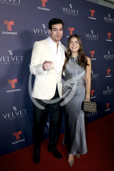 Danilo Carrera con novia al Nuevo Imperio