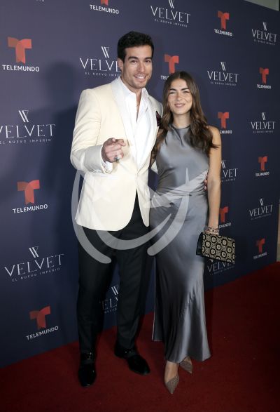 Danilo Carrera con novia al Nuevo Imperio
