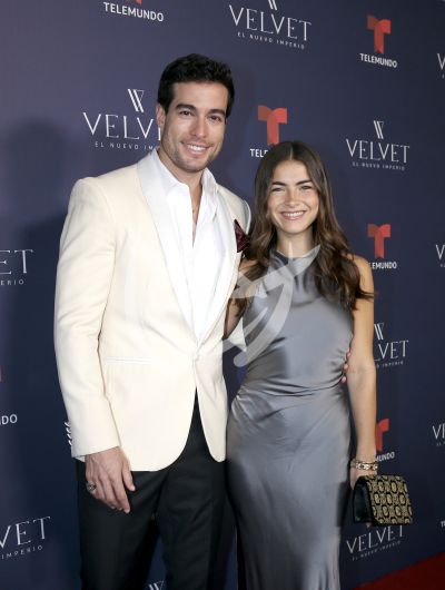 Danilo Carrera con novia al Nuevo Imperio