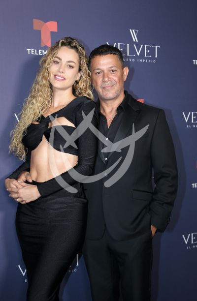 Candela Márquez y Alejandro Sanz invitados a Velvet