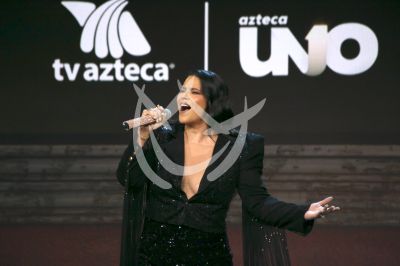 Litzy canta y Cautiva por Amor