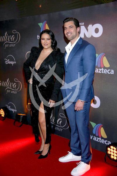 Litzy y Oswaldo de Léon en Cautiva por Amor