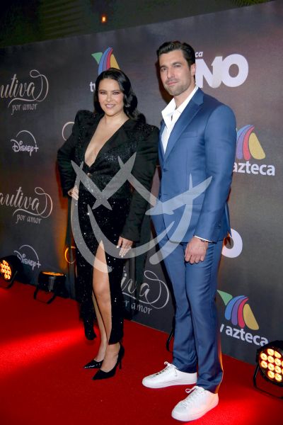 Litzy y Osvaldo de Léon en Cautiva por Amor