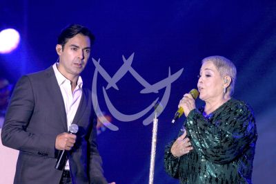 Lupita D'Alessio canta a las mamás