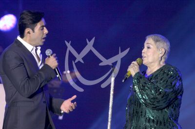 Lupita D'Alessio canta a las mamás